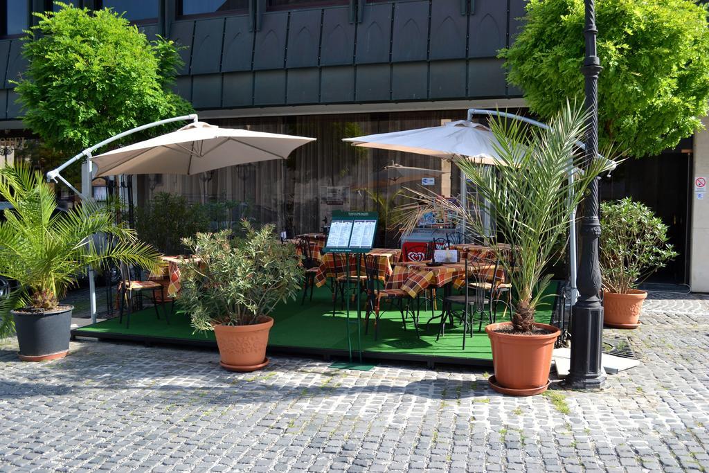 Hotel Konferencia Gyor Bagian luar foto