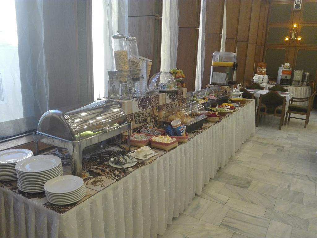 Hotel Konferencia Gyor Bagian luar foto