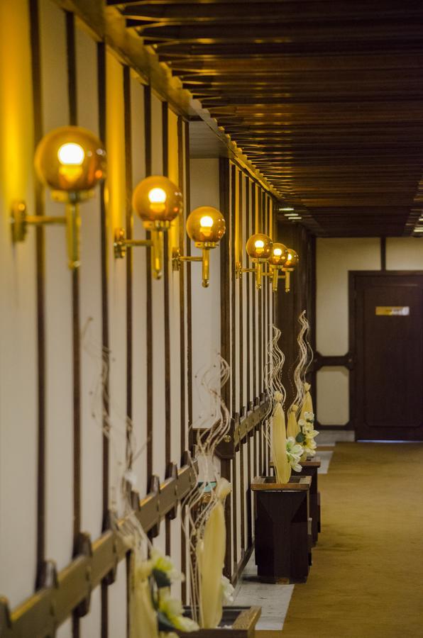 Hotel Konferencia Gyor Bagian luar foto