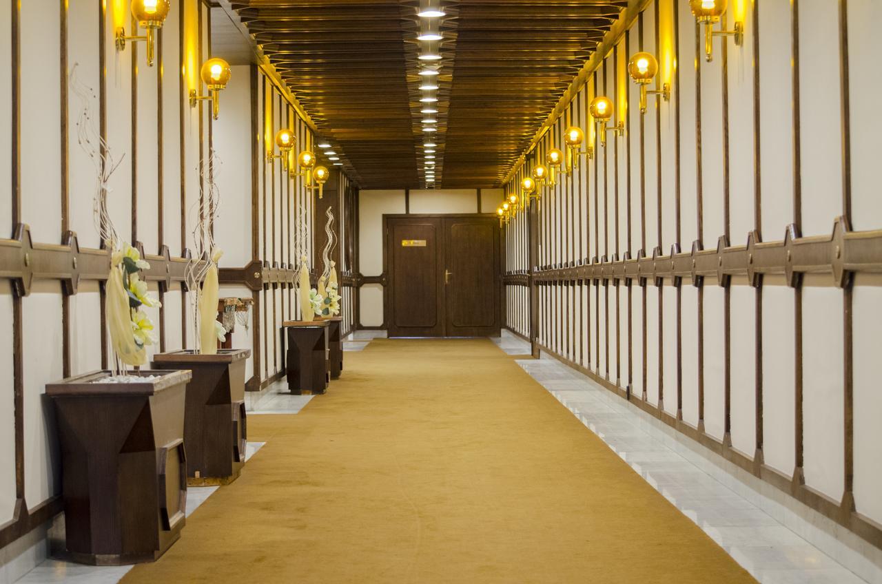 Hotel Konferencia Gyor Bagian luar foto