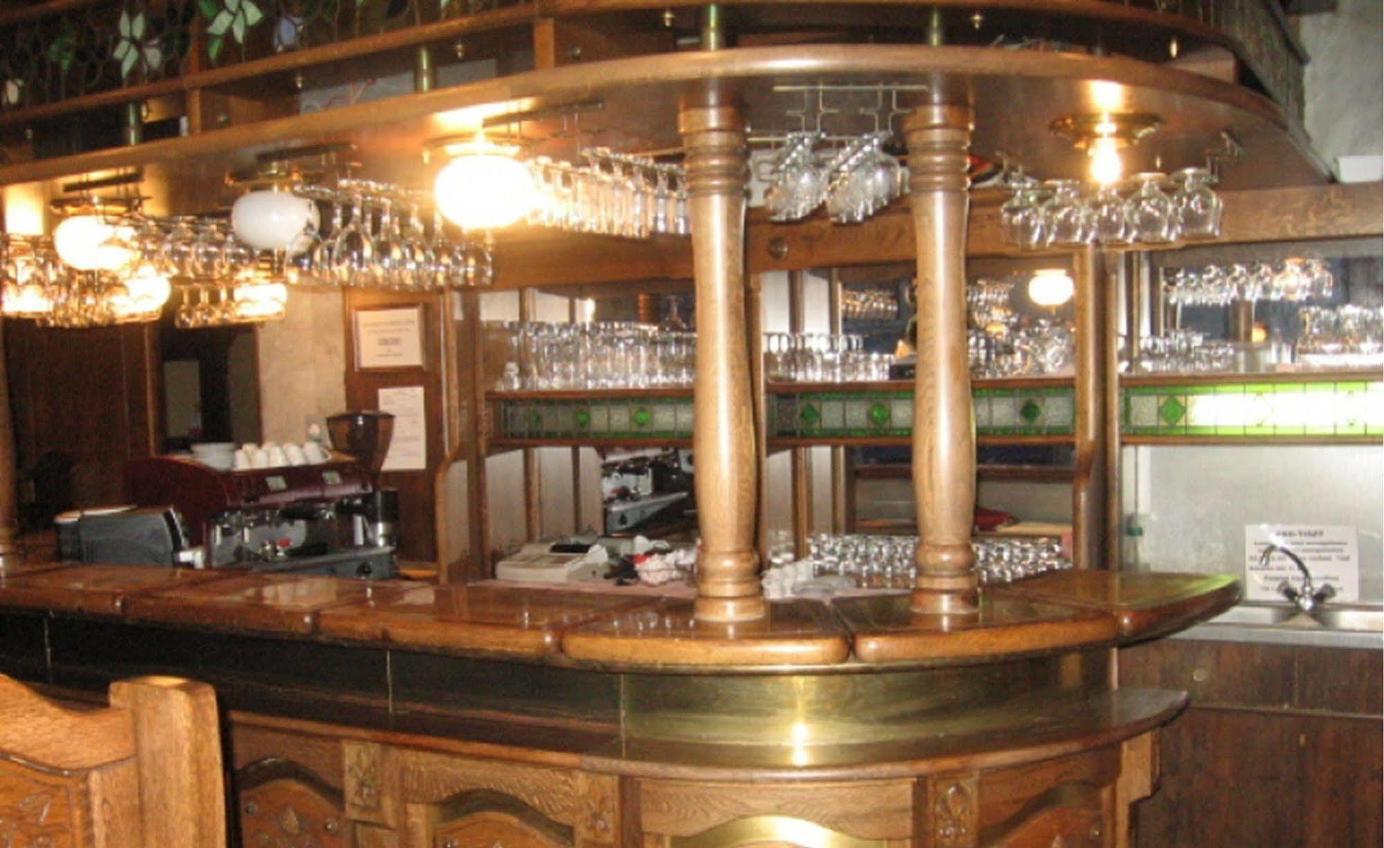 Hotel Konferencia Gyor Bagian luar foto