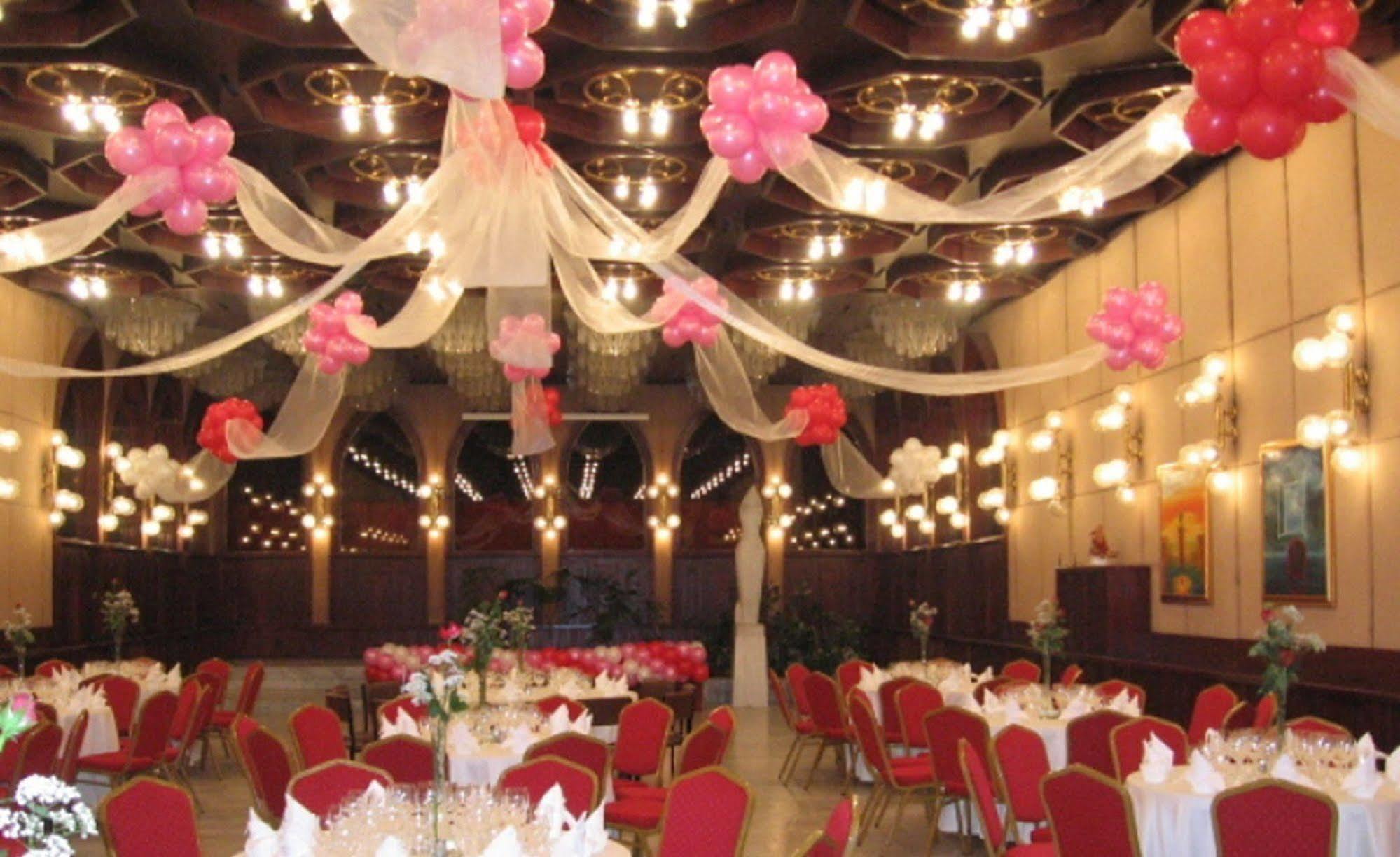 Hotel Konferencia Gyor Bagian luar foto