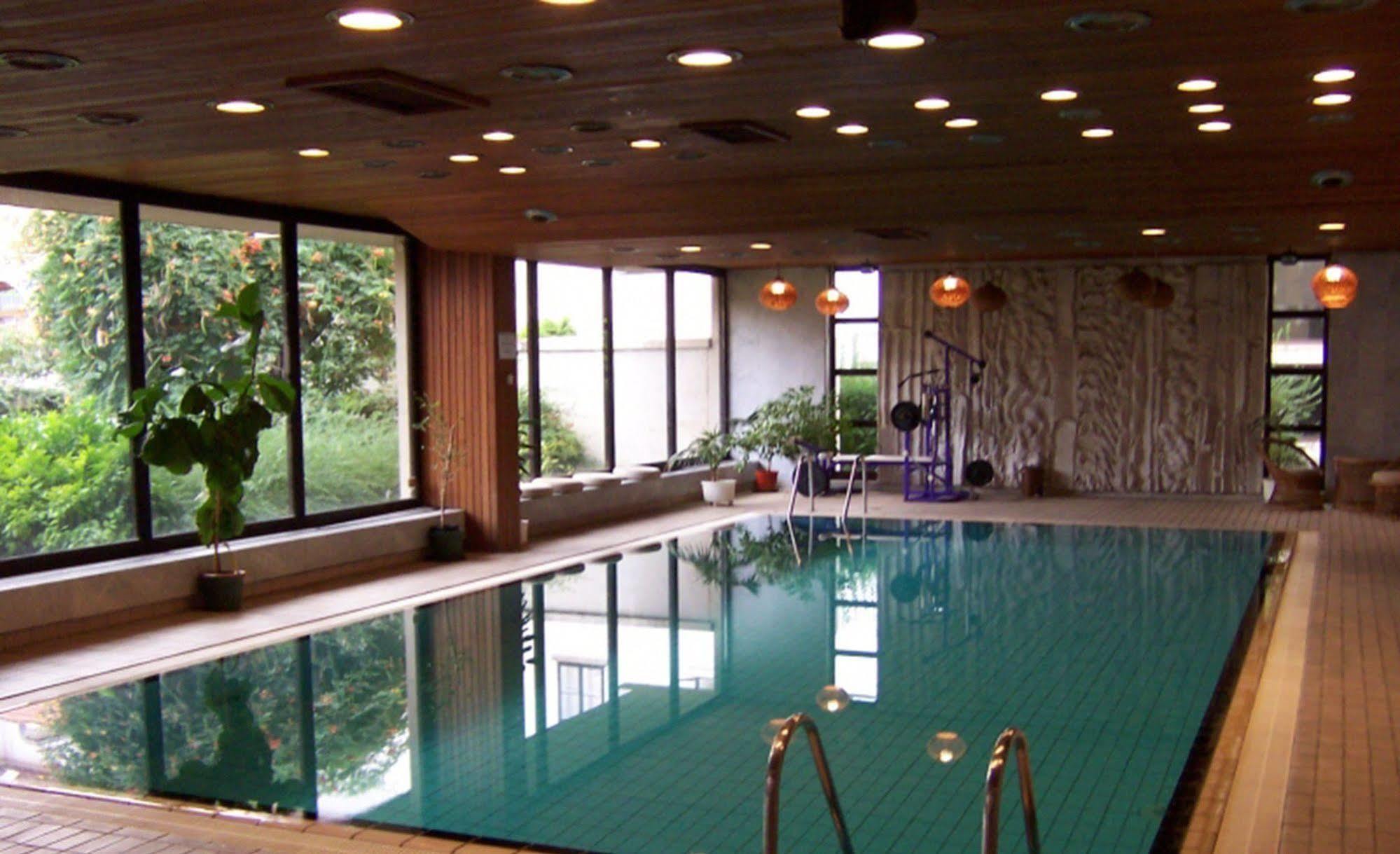 Hotel Konferencia Gyor Bagian luar foto