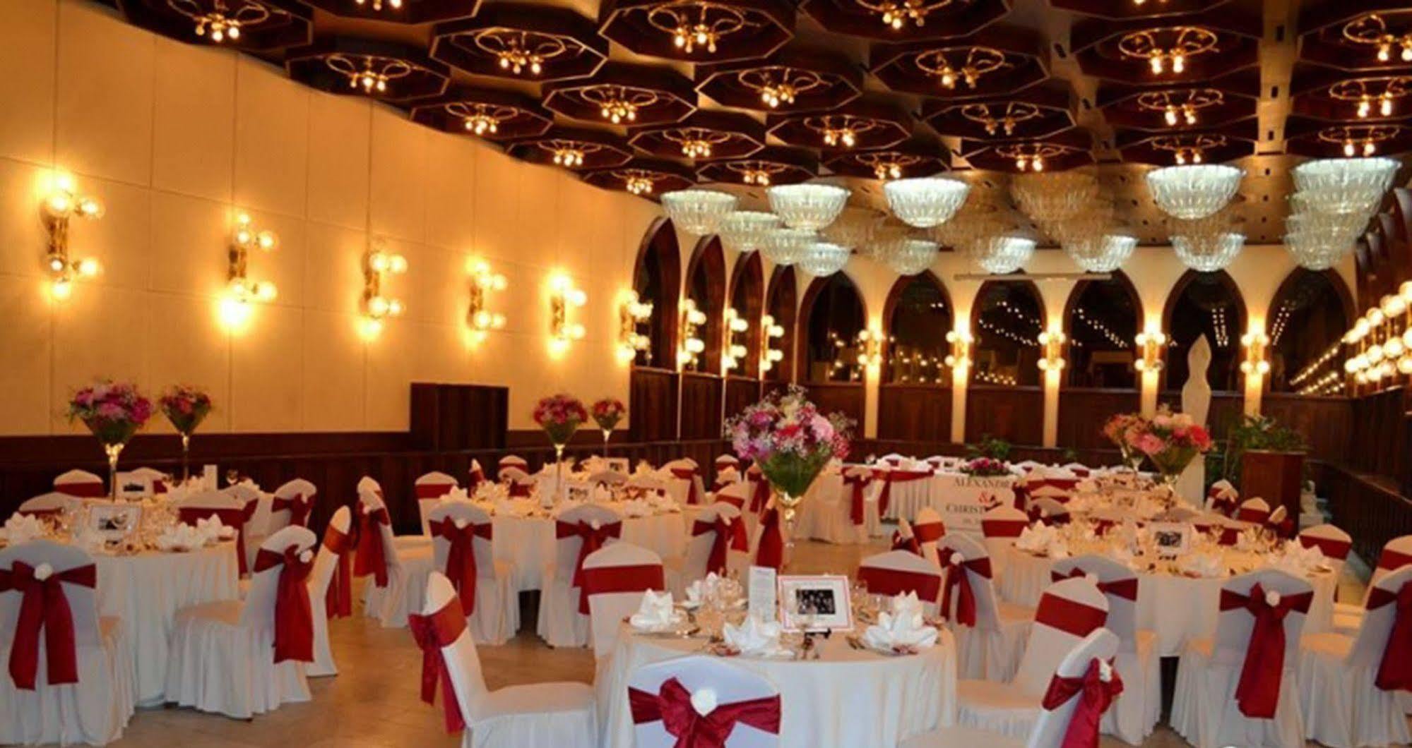 Hotel Konferencia Gyor Bagian luar foto
