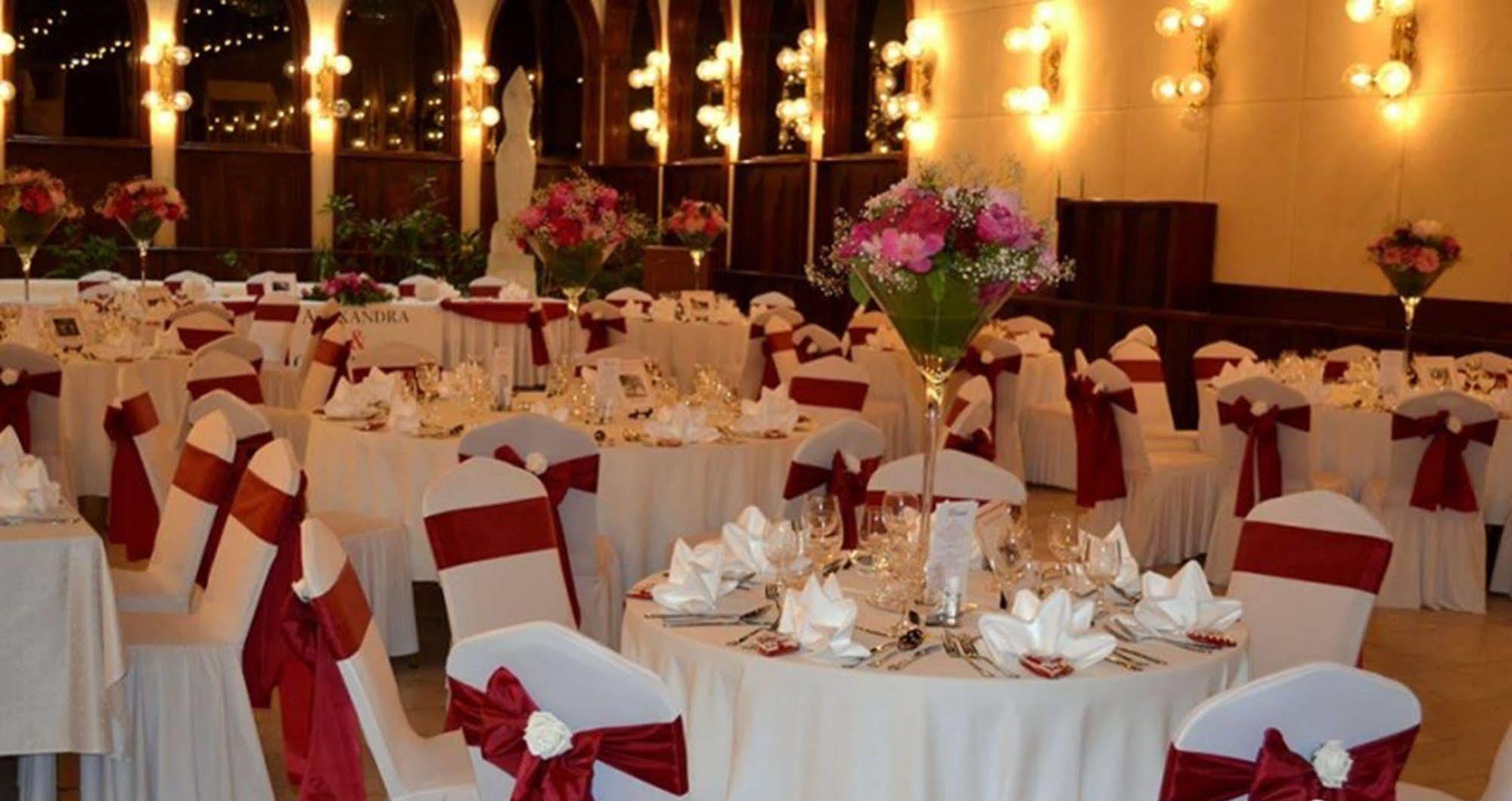 Hotel Konferencia Gyor Bagian luar foto