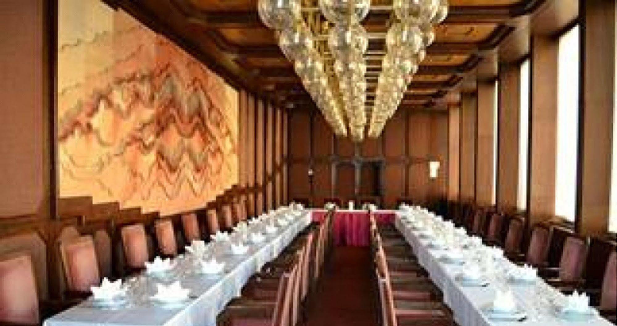 Hotel Konferencia Gyor Bagian luar foto